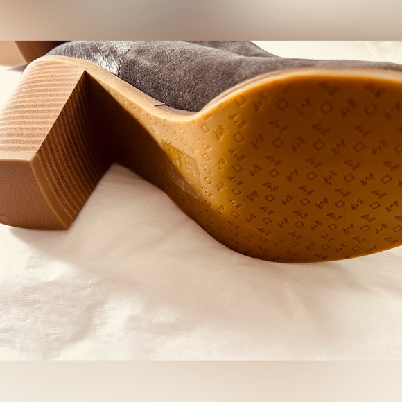 Dolce Vita DV8 Shai Heeled Dark Gray Bootie Boots Shoes Size 9.5 NWOT - Picture 2 of 5